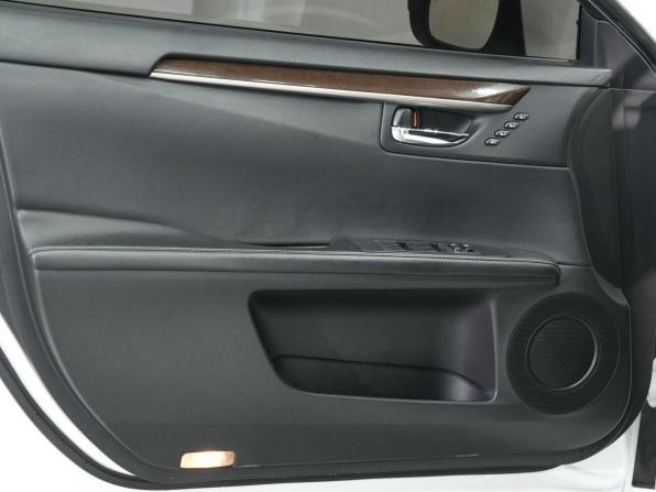 Lexus ES VI с пробегом 2013 года, цена 2 270 000 рублей, 125000 км, седан, Автокод Объявления