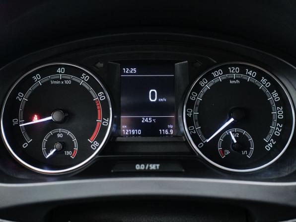 Skoda Rapid I с пробегом 2017 года, цена 1 198 000 рублей, 121909 км, лифтбек, Автокод Объявления
