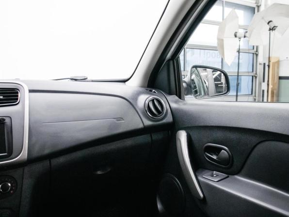 Renault Sandero II Рестайлинг с пробегом 2019 года, цена 979 000 рублей, 73493 км, хэтчбек, Автокод Объявления