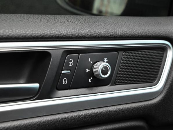 Volkswagen Touareg II Рестайлинг с пробегом 2015 года, цена 2 800 000 рублей, 83865 км, внедорожник, Автокод Объявления