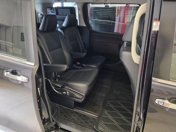 Toyota Voxy III (R80) с пробегом 2015 года, цена 1 800 000 рублей, 208185 км, минивэн, Автокод Объявления