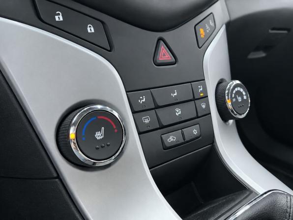 Chevrolet Cruze I Рестайлинг с пробегом 2013 года, цена 899 000 рублей, 127000 км, хэтчбек, Автокод Объявления