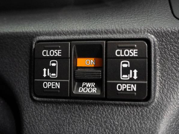 Toyota Sienta II Рестайлинг с пробегом 2021 года, цена 1 629 500 рублей, 62998 км, компактвэн, Автокод Объявления