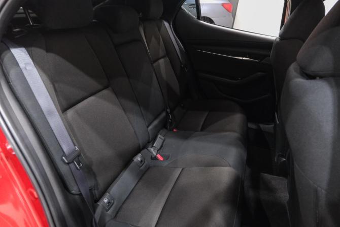 Mazda 3 IV (BP) с пробегом 2021 года, цена 1 869 000 рублей, 28000 км, хэтчбек, Автокод Объявления
