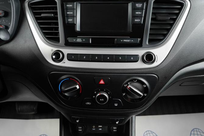 Hyundai Solaris II с пробегом 2017 года, цена 1 259 000 рублей, 111500 км, седан, Автокод Объявления