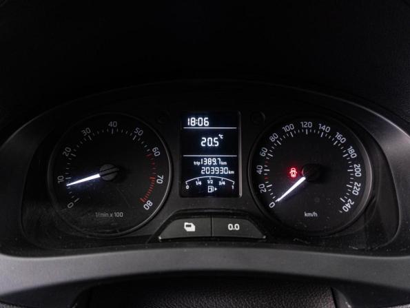 Skoda Rapid I с пробегом 2015 года, цена 749 000 рублей, 203930 км, лифтбек, Автокод Объявления