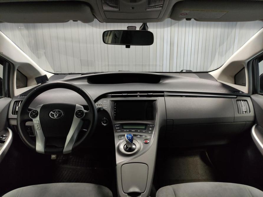 Toyota Prius III Рестайлинг (XW30) Пермь  - изображение 8