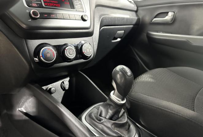 Kia Rio III Рестайлинг с пробегом 2015 года, цена 860 000 рублей, 180428 км, седан, Автокод Объявления