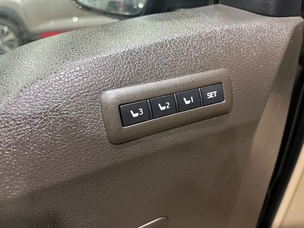 Toyota Alphard II с пробегом 2012 года, цена 2 170 000 рублей, 235281 км, минивэн, Автокод Объявления