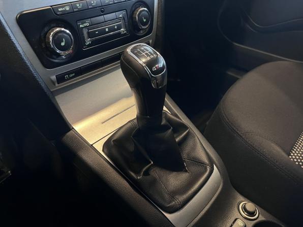Skoda Octavia II (A5) Рестайлинг с пробегом 2011 года, цена 1 080 000 рублей, 316707 км, универсал, Автокод Объявления
