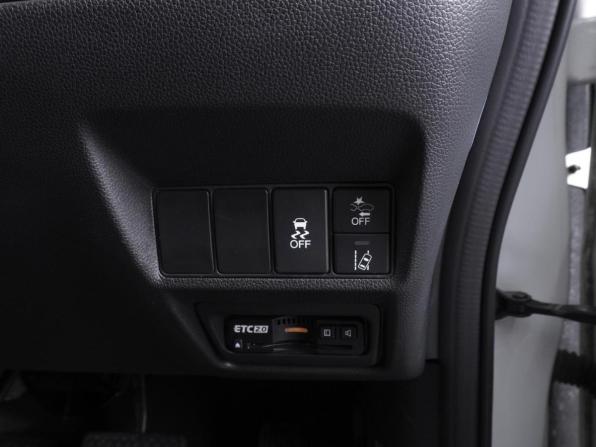 Honda Stepwgn V Рестайлинг с пробегом 2021 года, цена 2 630 000 рублей, 58773 км, минивэн, Автокод Объявления