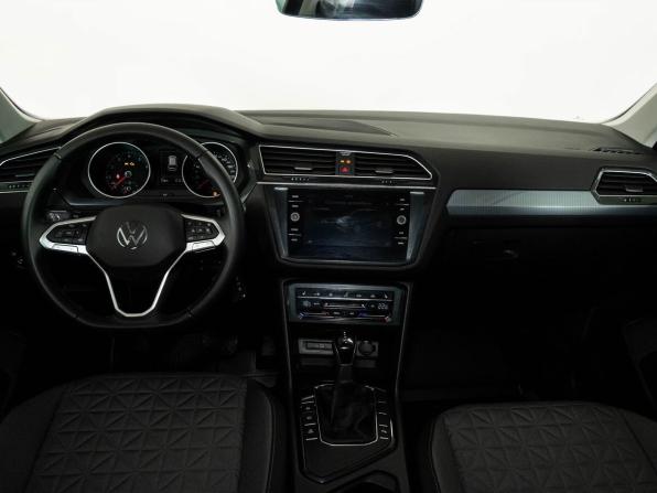 Volkswagen Tiguan II Рестайлинг с пробегом 2021 года, цена 2 977 000 рублей, 21369 км, внедорожник, Автокод Объявления