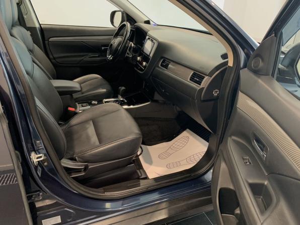 Mitsubishi Outlander III Рестайлинг 3 с пробегом 2021 года, цена 2 679 000 рублей, 56887 км, внедорожник, Автокод Объявления