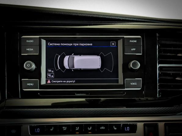 Volkswagen Caravelle T6 Рестайлинг с пробегом 2021 года, цена 4 740 000 рублей, 51000 км, минивэн, Автокод Объявления