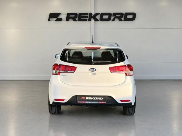 Kia Rio III Рестайлинг с пробегом 2016 года, цена 1 019 000 рублей, 104600 км, хэтчбек, Автокод Объявления