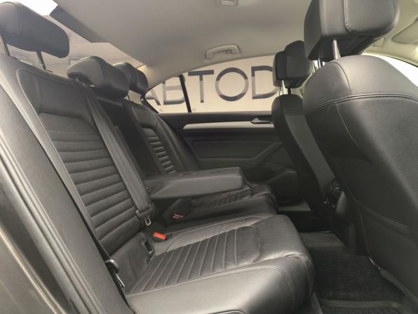 Volkswagen Passat B8 с пробегом 2017 года, цена 1 749 000 рублей, 134131 км, седан, Автокод Объявления