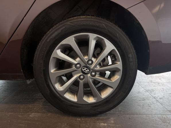 Hyundai Solaris II Рестайлинг с пробегом 2022 года, цена 1 939 000 рублей, 60677 км, седан, Автокод Объявления