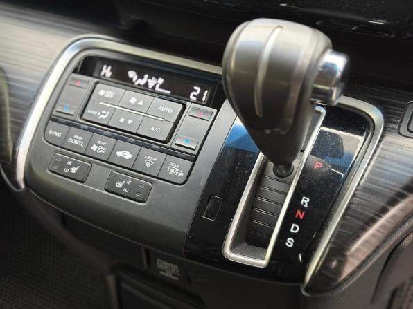 Honda Stepwgn V с пробегом 2015 года, цена 1 799 000 рублей, 156454 км, минивэн, Автокод Объявления