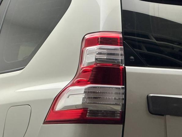 Toyota Land Cruiser Prado 150 Series Рестайлинг 1 с пробегом 2013 года, цена 3 179 000 рублей, 130000 км, внедорожник, Автокод Объявления