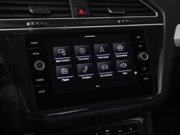 Volkswagen Tiguan II Рестайлинг с пробегом 2021 года, цена 2 569 000 рублей, 73728 км, внедорожник, Автокод Объявления