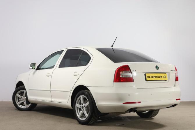 Skoda Octavia II (A5) Рестайлинг с пробегом 2013 года, цена 899 000 рублей, 2099000 км, лифтбек, Автокод Объявления
