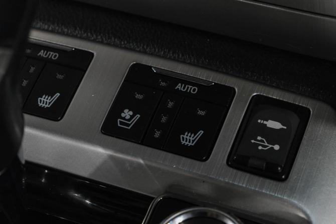 Toyota Land Cruiser 200 Series Рестайлинг 2 с пробегом 2015 года, цена 4 619 000 рублей, 211000 км, внедорожник, Автокод Объявления