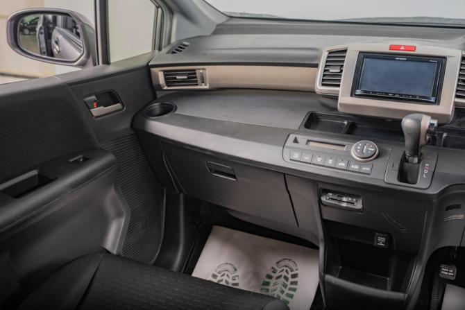 Honda Freed I Рестайлинг с пробегом 2013 года, цена 1 299 000 рублей, 146550 км, компактвэн, Автокод Объявления