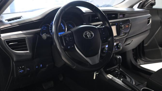 Toyota Corolla XI (E160 E170 E180) с пробегом 2013 года, цена 995 000 рублей, 236000 км, седан, Автокод Объявления