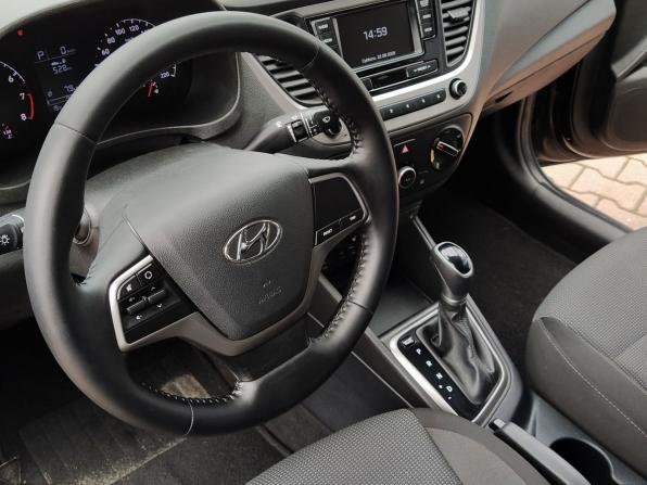 Hyundai Solaris II с пробегом 2018 года, цена 1 280 000 рублей, 93671 км, седан, Автокод Объявления