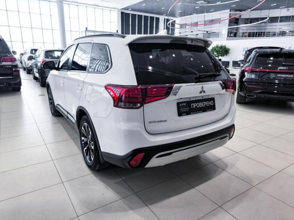 Mitsubishi Outlander III Рестайлинг 3 с пробегом 2021 года, цена 2 450 000 рублей, 58637 км, внедорожник, Автокод Объявления