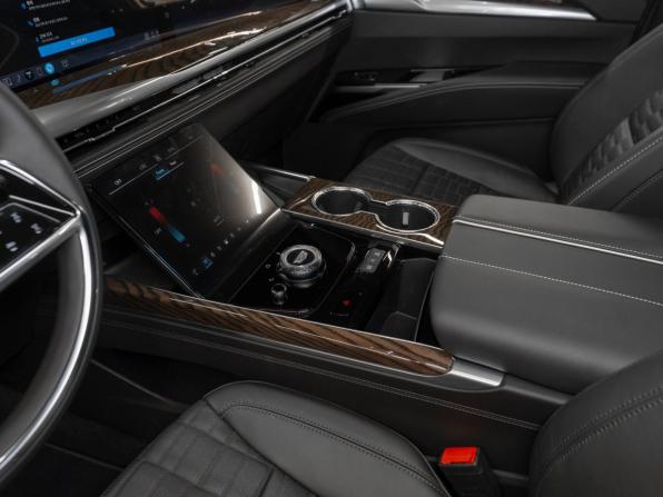 Cadillac Escalade V Рестайлинг с пробегом 2025 года, цена 20 700 000 рублей, 400 км, внедорожник, Автокод Объявления