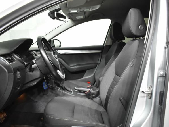 Skoda Octavia III (A7) Рестайлинг с пробегом 2017 года, цена 1 630 000 рублей, 130430 км, лифтбек, Автокод Объявления