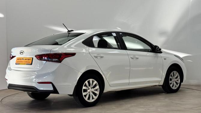 Hyundai Solaris II с пробегом 2017 года, цена 930 000 рублей, 121458 км, седан, Автокод Объявления