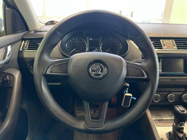 Skoda Octavia III (A7) с пробегом 2016 года, цена 1 050 000 рублей, 223000 км, лифтбек, Автокод Объявления