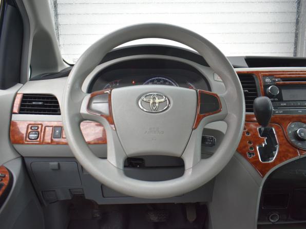 Toyota Sienna III с пробегом 2010 года, цена 1 799 000 рублей, 228000 км, минивэн, Автокод Объявления