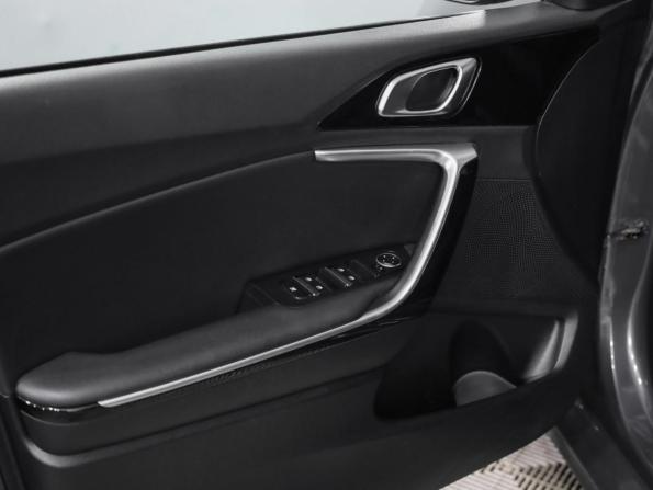 Kia Ceed III с пробегом 2018 года, цена 1 569 000 рублей, 112944 км, хэтчбек, Автокод Объявления