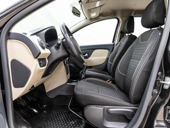 Renault Logan II Рестайлинг с пробегом 2018 года, цена 1 060 000 рублей, 84488 км, седан, Автокод Объявления