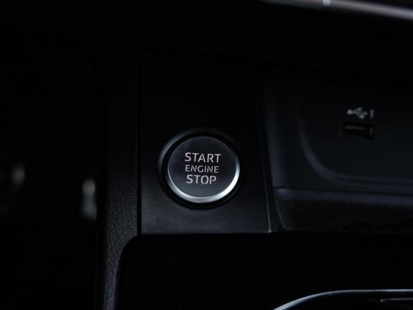Audi A4 V (B9) Рестайлинг с пробегом 2020 года, цена 3 240 000 рублей, 62992 км, седан, Автокод Объявления