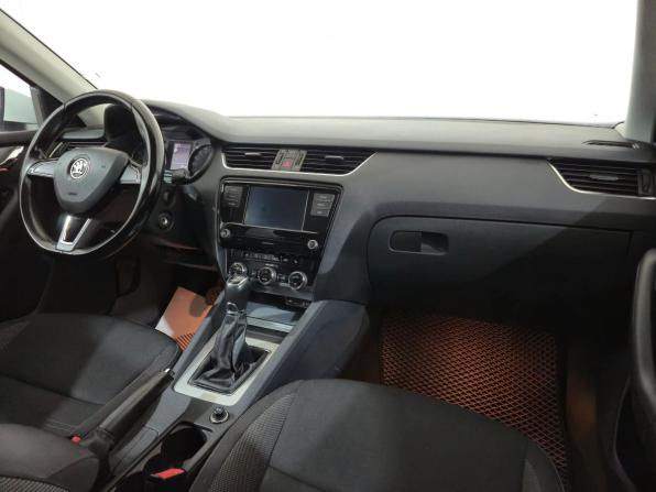 Skoda Octavia III (A7) Рестайлинг с пробегом 2017 года, цена 1 600 000 рублей, 71300 км, лифтбек, Автокод Объявления