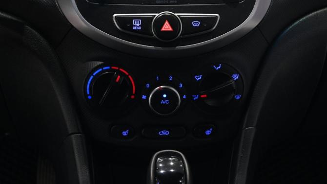 Hyundai Solaris I Рестайлинг с пробегом 2015 года, цена 1 080 000 рублей, 142572 км, седан, Автокод Объявления