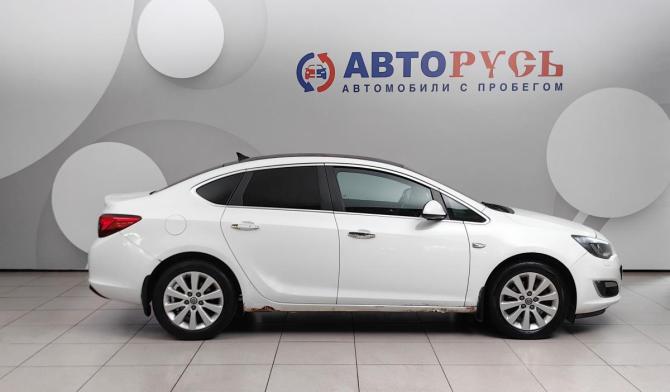 Opel Astra J Рестайлинг с пробегом 2013 года, цена 585 000 рублей, 298000 км, седан, Автокод Объявления