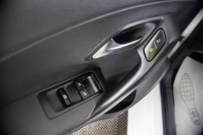 Volkswagen Polo V Рестайлинг с пробегом 2015 года, цена 849 000 рублей, 195000 км, седан, Автокод Объявления