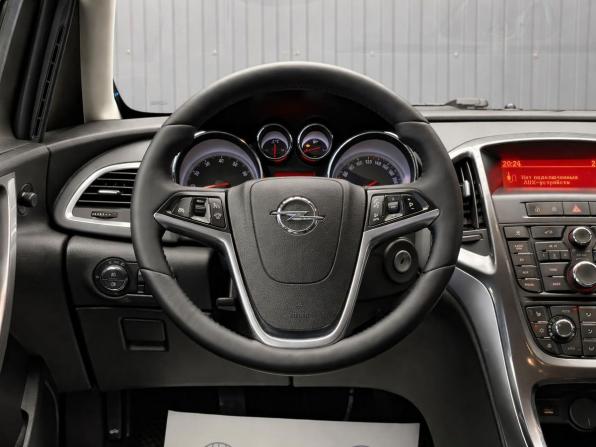 Opel Astra J Рестайлинг с пробегом 2013 года, цена 807 000 рублей, 118919 км, седан, Автокод Объявления
