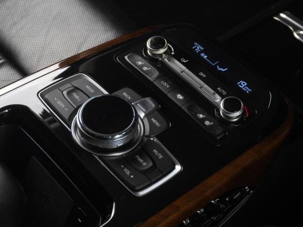 Genesis G90 I с пробегом 2016 года, цена 3 299 000 рублей, 180287 км, седан, Автокод Объявления