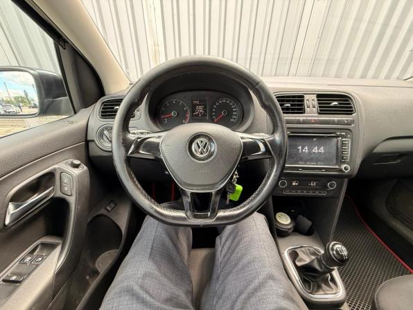 Volkswagen Polo V Рестайлинг с пробегом 2015 года, цена 838 000 рублей, 219500 км, седан, Автокод Объявления