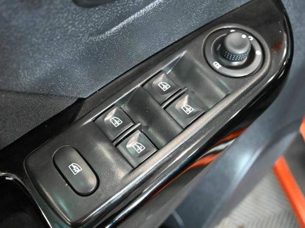 Renault Kaptur I с пробегом 2017 года, цена 1 445 000 рублей, 96100 км, внедорожник, Автокод Объявления