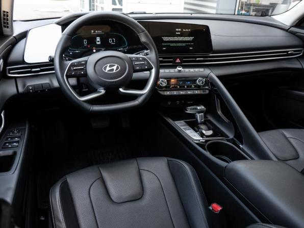 Hyundai Elantra VII (CN7) Рестайлинг с пробегом 2023 года, цена 2 320 000 рублей, 32842 км, седан, Автокод Объявления