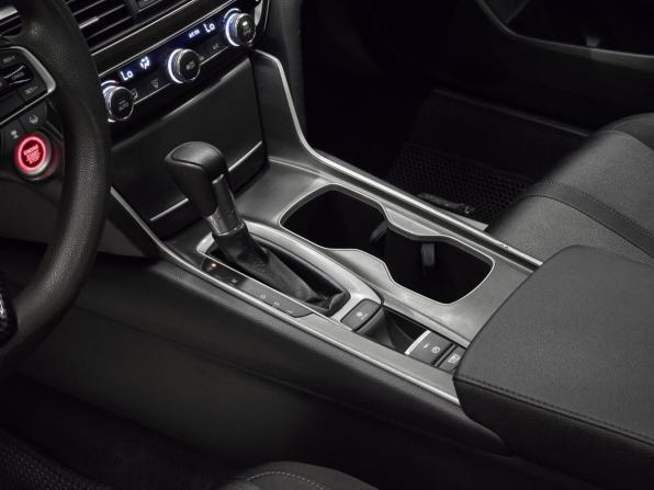 Honda Accord X с пробегом 2017 года, цена 2 380 000 рублей, 106000 км, седан, Автокод Объявления
