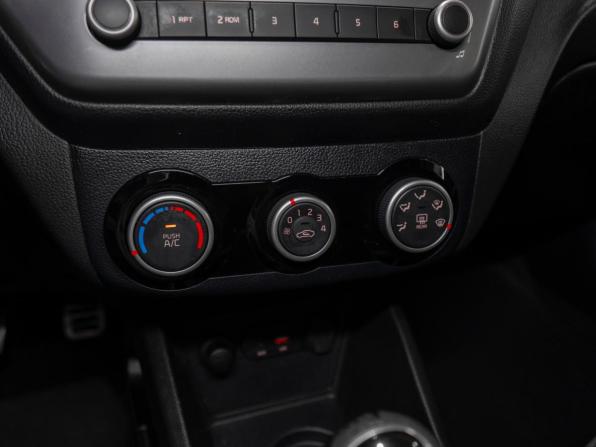 Kia Rio III Рестайлинг с пробегом 2016 года, цена 1 090 000 рублей, 90808 км, седан, Автокод Объявления