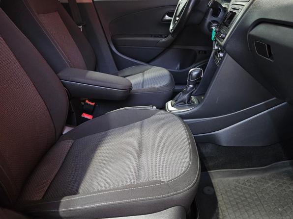 Volkswagen Polo V Рестайлинг с пробегом 2018 года, цена 1 275 000 рублей, 128000 км, седан, Автокод Объявления